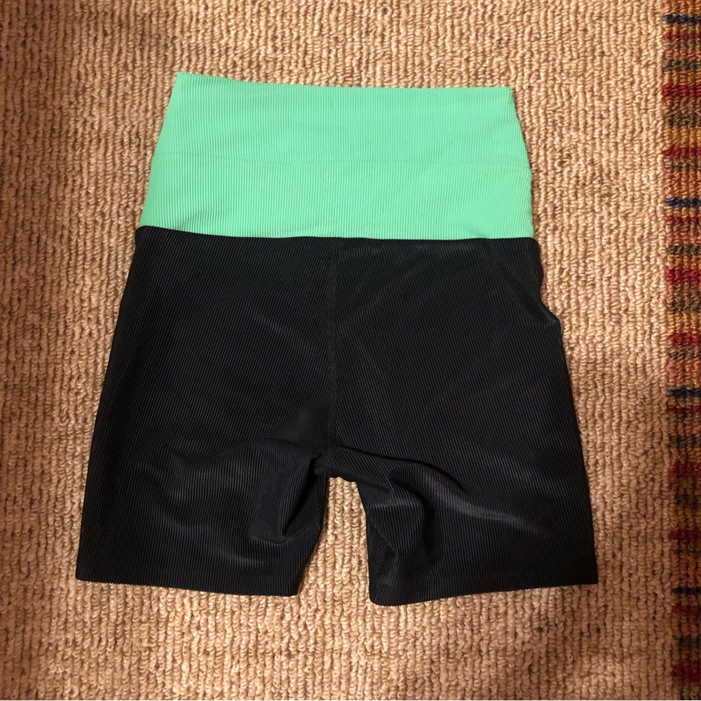 NEW Beach Riot Cora Short Watermelon - Picture 4 of 5